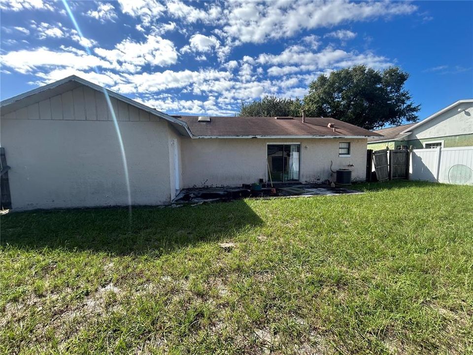 Active With Contract: $199,900 (3 beds, 2 baths, 1416 Square Feet)