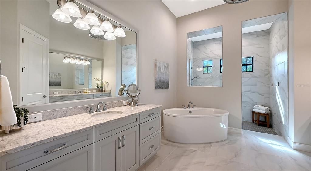 En Venta: $2,250,000 (3 camas, 4 baños, 3578 Pies cuadrados)