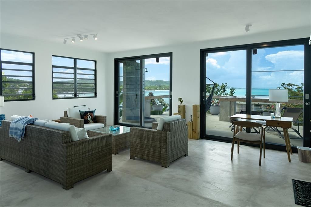 For Sale: $575,000 (3 beds, 3 baths, 1300 Square Feet)