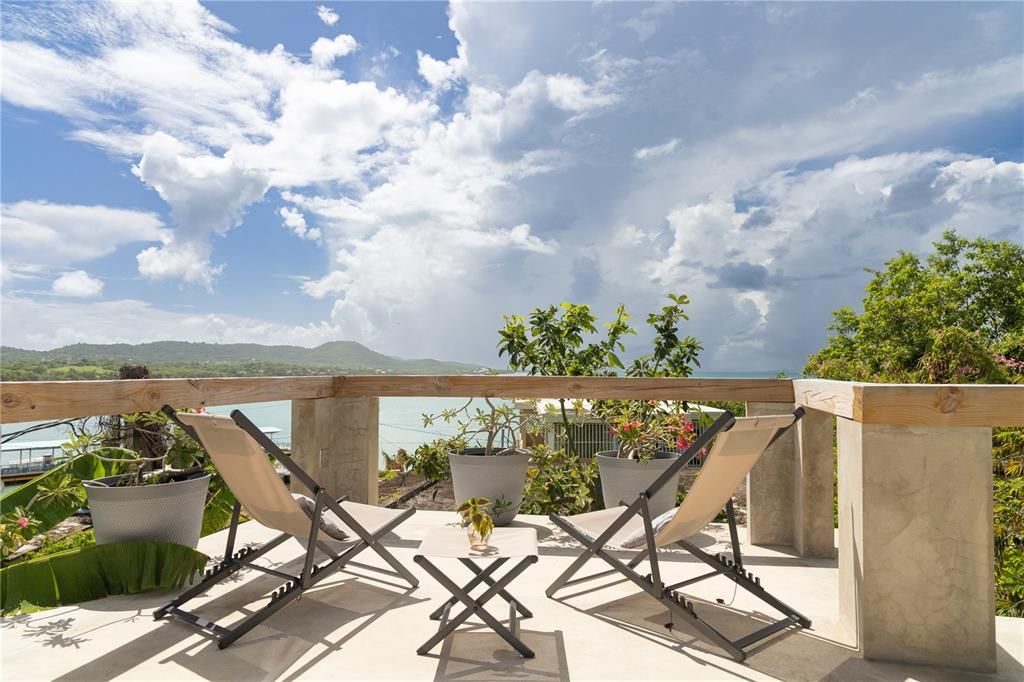 For Sale: $575,000 (3 beds, 3 baths, 1300 Square Feet)