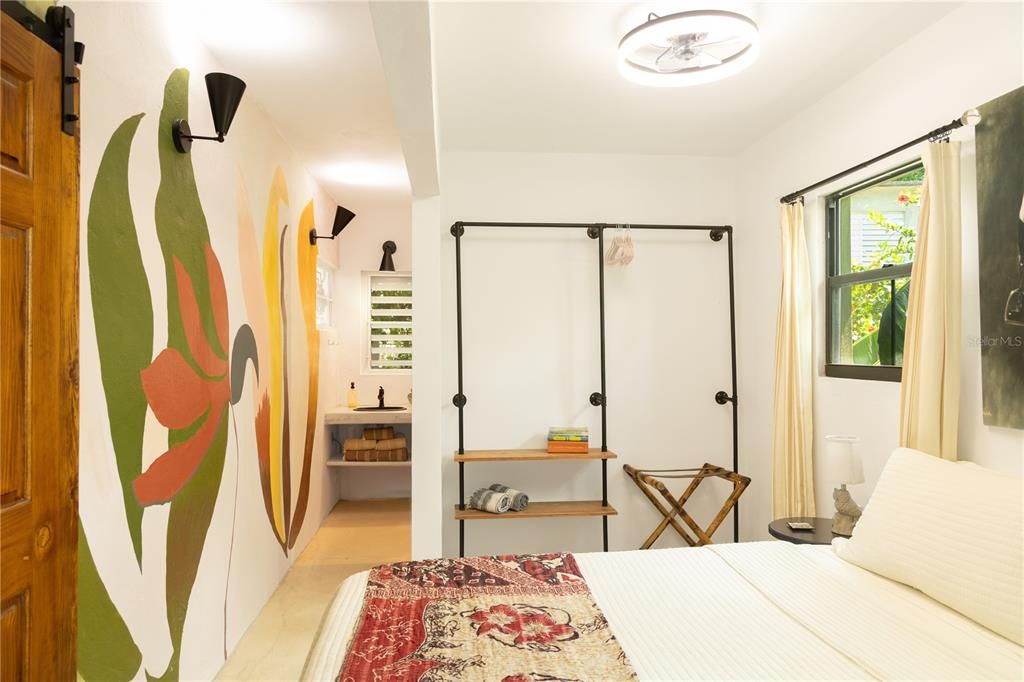 For Sale: $575,000 (3 beds, 3 baths, 1300 Square Feet)