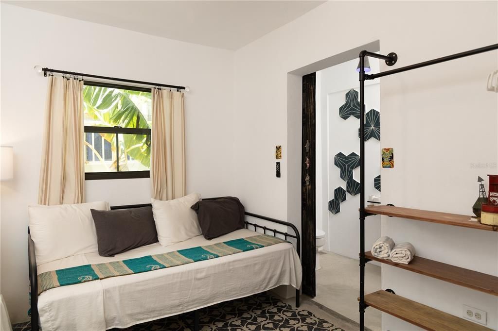 For Sale: $575,000 (3 beds, 3 baths, 1300 Square Feet)