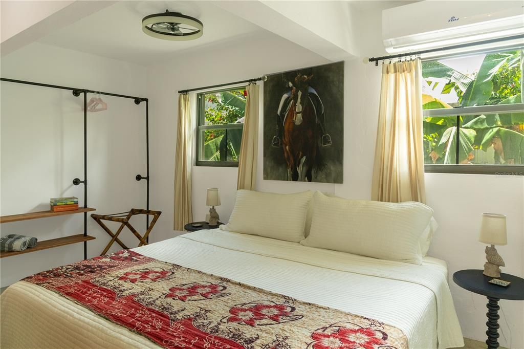 For Sale: $575,000 (3 beds, 3 baths, 1300 Square Feet)