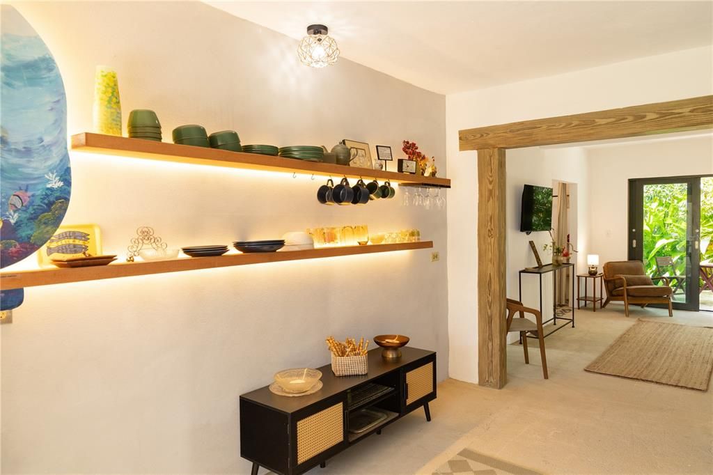 For Sale: $575,000 (3 beds, 3 baths, 1300 Square Feet)