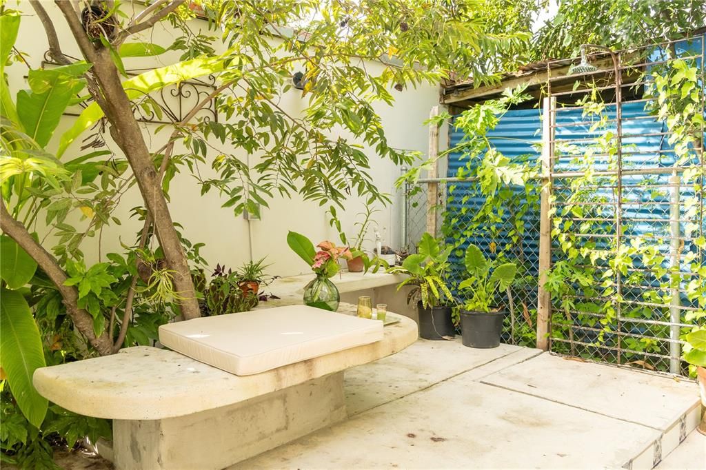 For Sale: $575,000 (3 beds, 3 baths, 1300 Square Feet)