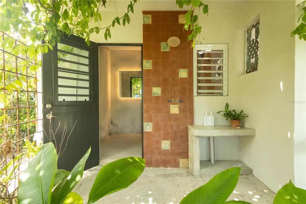 For Sale: $575,000 (3 beds, 3 baths, 1300 Square Feet)