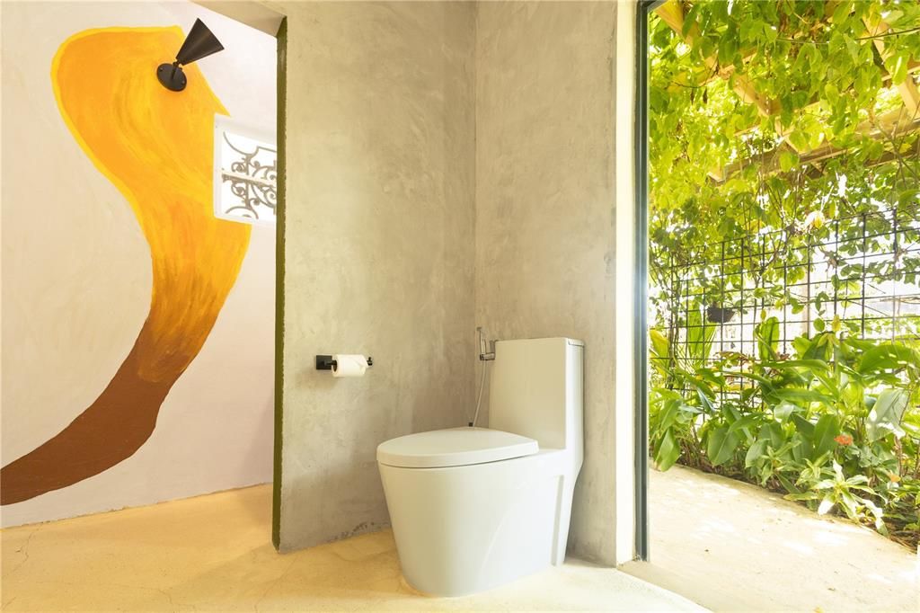 For Sale: $575,000 (3 beds, 3 baths, 1300 Square Feet)