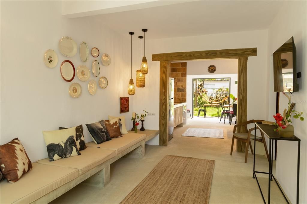 For Sale: $575,000 (3 beds, 3 baths, 1300 Square Feet)