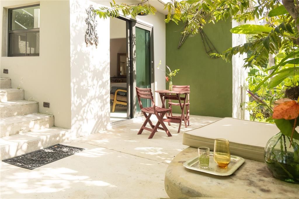 For Sale: $575,000 (3 beds, 3 baths, 1300 Square Feet)