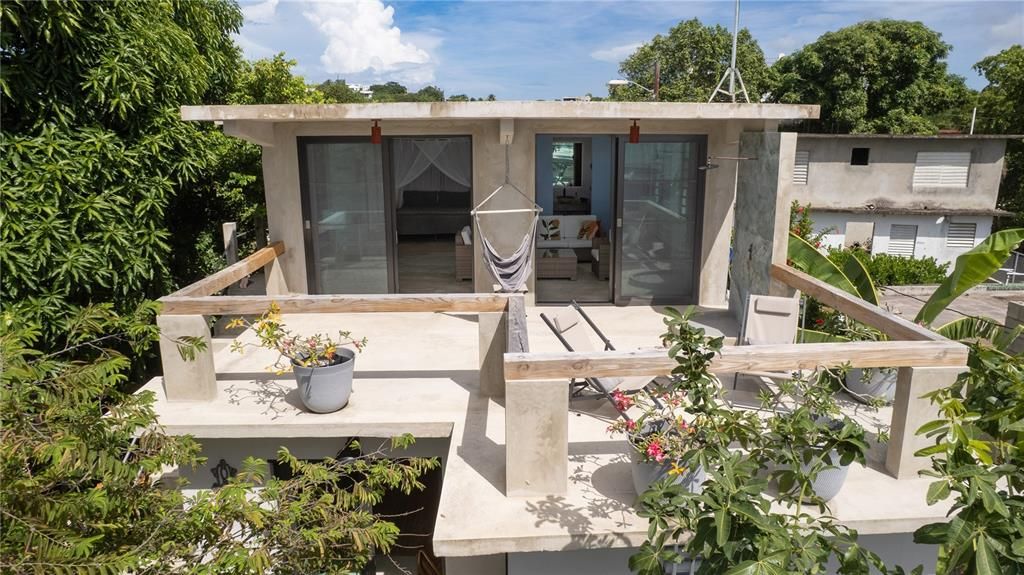 For Sale: $575,000 (3 beds, 3 baths, 1300 Square Feet)