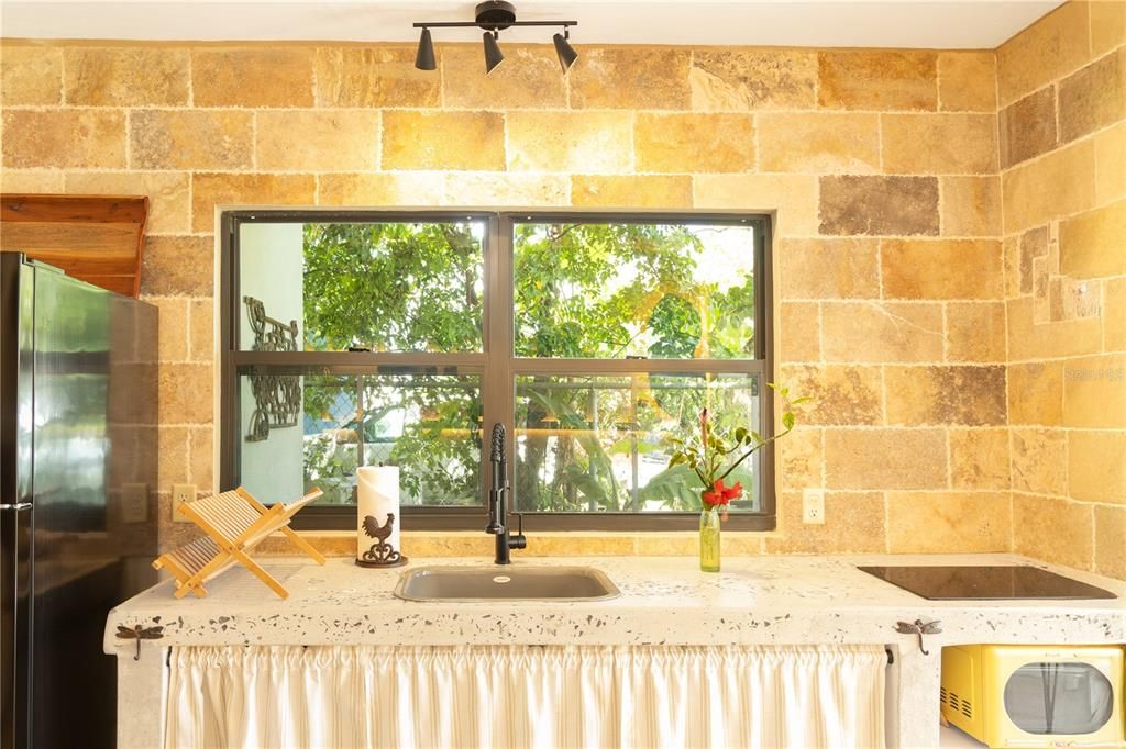 For Sale: $575,000 (3 beds, 3 baths, 1300 Square Feet)