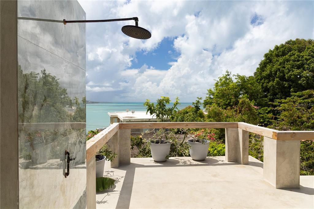 For Sale: $575,000 (3 beds, 3 baths, 1300 Square Feet)