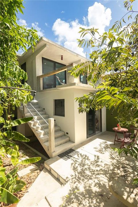 For Sale: $575,000 (3 beds, 3 baths, 1300 Square Feet)