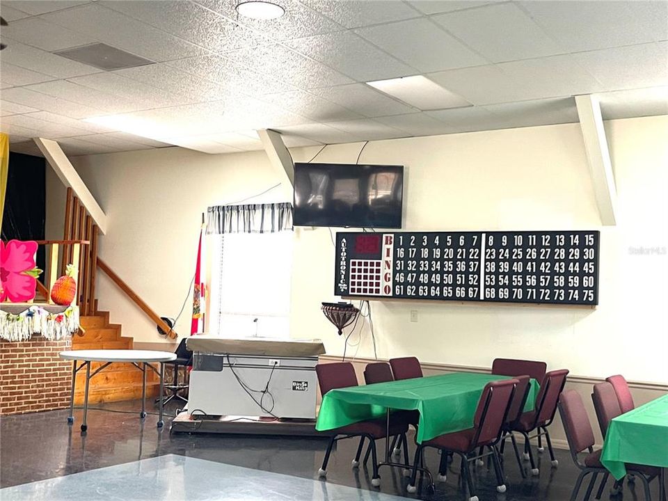 For Sale: $127,000 (2 beds, 1 baths, 864 Square Feet)