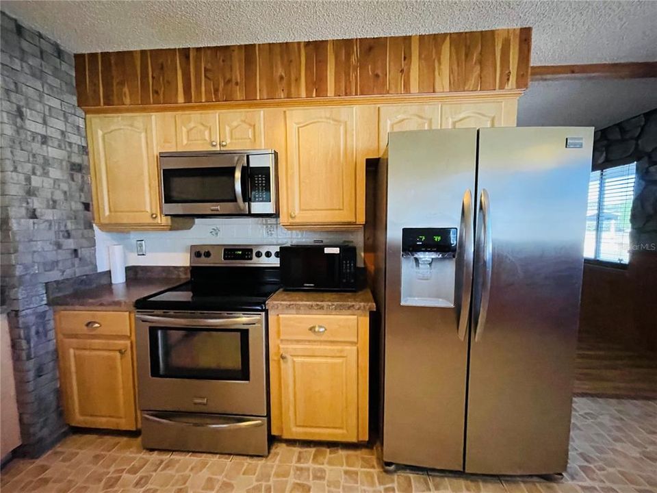 待售: $127,000 (2 贝兹, 1 浴室, 864 平方英尺)