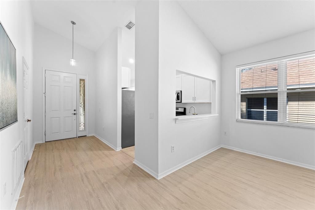 待售: $318,900 (2 贝兹, 2 浴室, 1256 平方英尺)