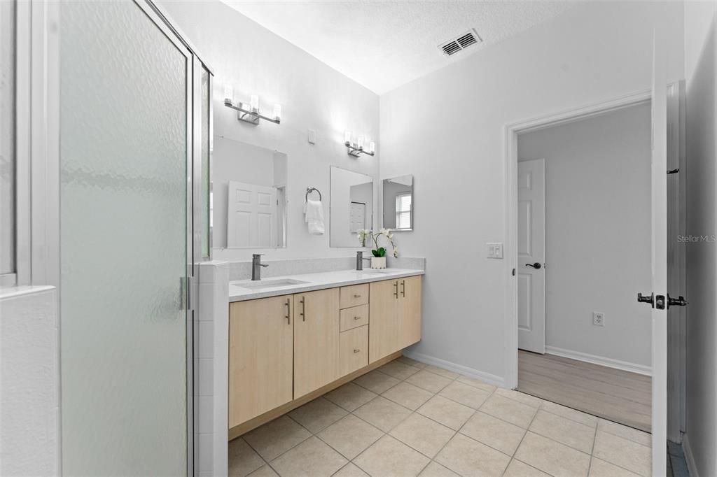 待售: $318,900 (2 贝兹, 2 浴室, 1256 平方英尺)