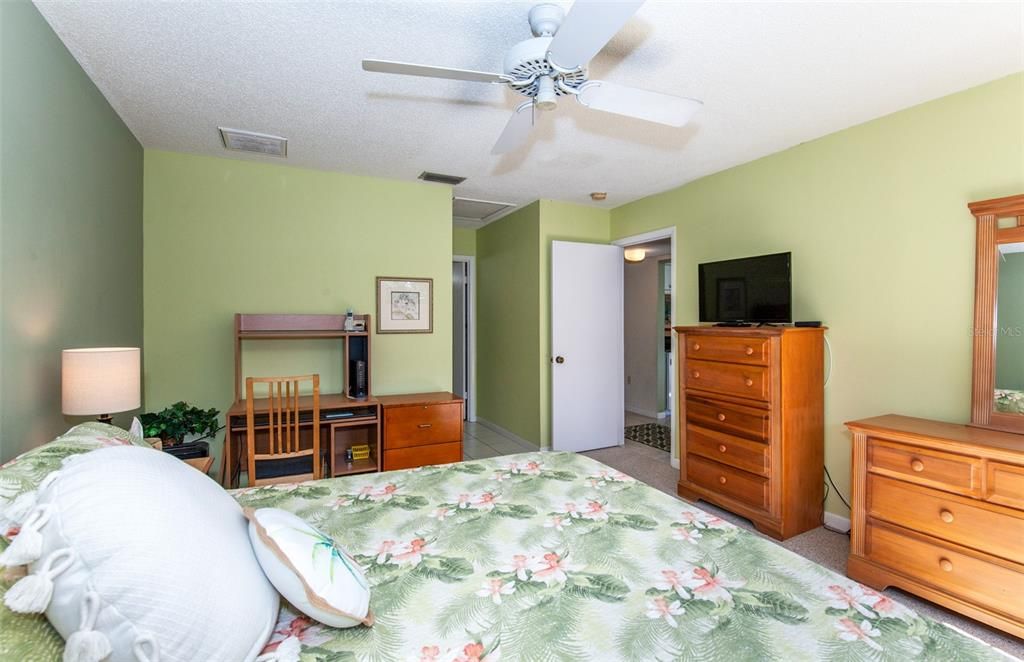 待售: $240,000 (2 贝兹, 2 浴室, 1092 平方英尺)