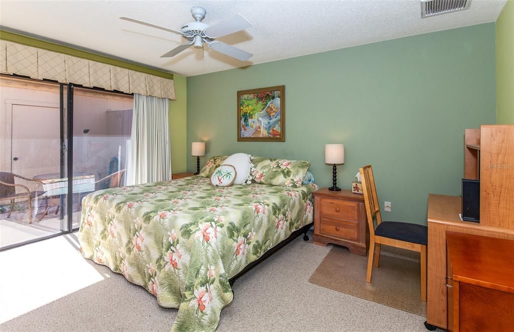 待售: $240,000 (2 贝兹, 2 浴室, 1092 平方英尺)