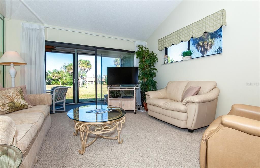 待售: $240,000 (2 贝兹, 2 浴室, 1092 平方英尺)