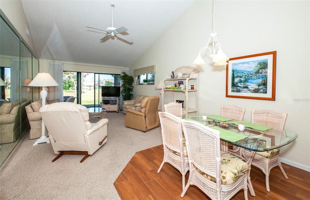 待售: $240,000 (2 贝兹, 2 浴室, 1092 平方英尺)