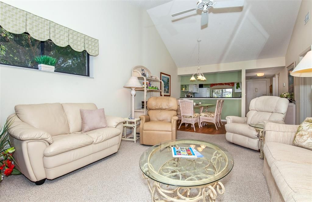 待售: $240,000 (2 贝兹, 2 浴室, 1092 平方英尺)