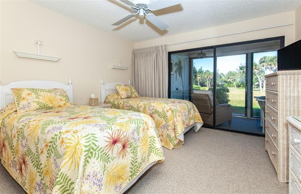 待售: $240,000 (2 贝兹, 2 浴室, 1092 平方英尺)