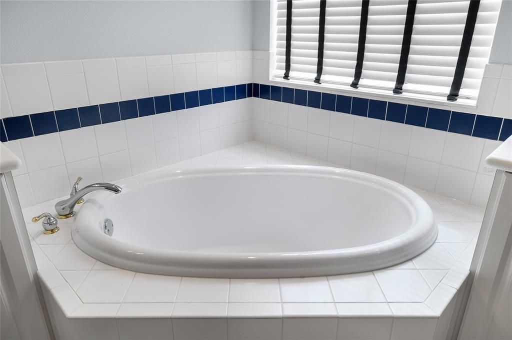 For Sale: $625,000 (3 beds, 2 baths, 2186 Square Feet)