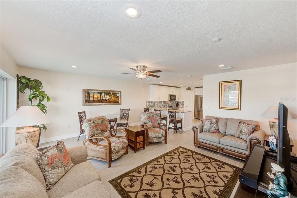 待售: $1,100,000 (3 贝兹, 2 浴室, 1881 平方英尺)