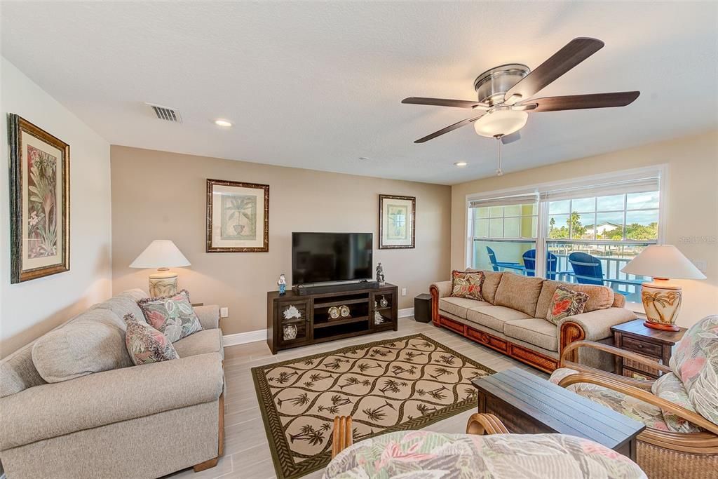 待售: $1,100,000 (3 贝兹, 2 浴室, 1881 平方英尺)