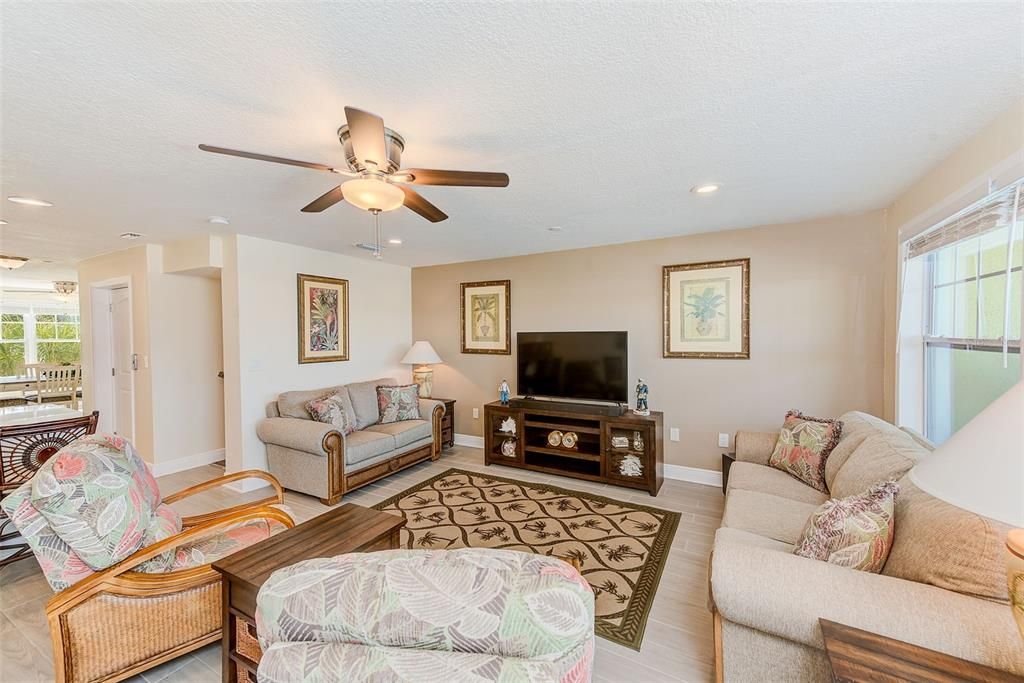 待售: $1,100,000 (3 贝兹, 2 浴室, 1881 平方英尺)