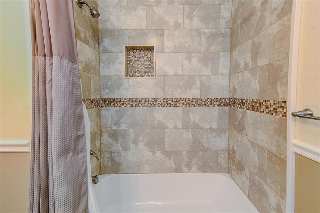 待售: $1,100,000 (3 贝兹, 2 浴室, 1881 平方英尺)