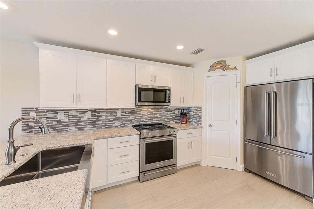 待售: $1,100,000 (3 贝兹, 2 浴室, 1881 平方英尺)