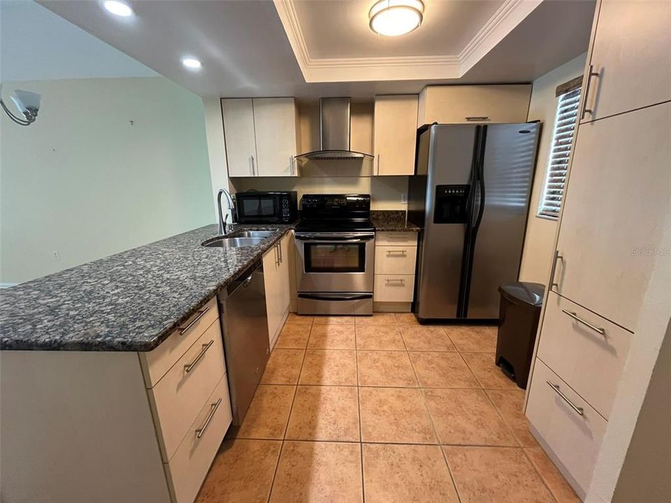 出租: $1,400 (2 贝兹, 2 浴室, 886 平方英尺)