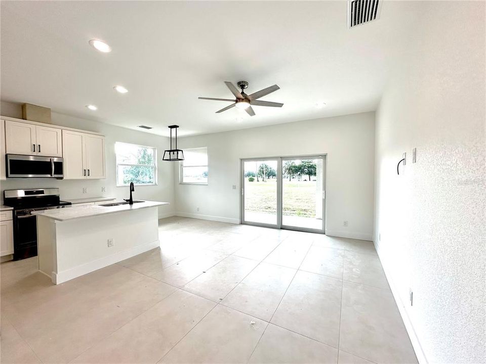 For Rent: $1,695 (3 beds, 2 baths, 1438 Square Feet)