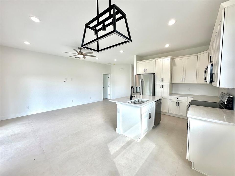 For Rent: $1,695 (3 beds, 2 baths, 1438 Square Feet)