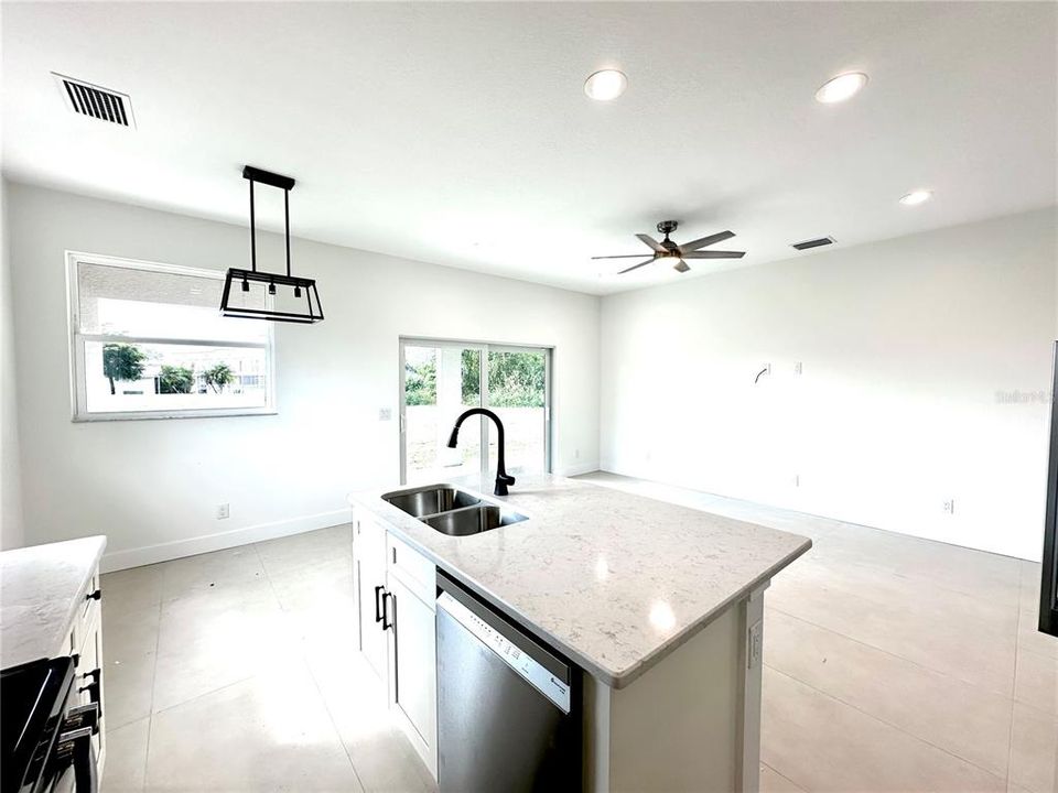 For Rent: $1,695 (3 beds, 2 baths, 1438 Square Feet)