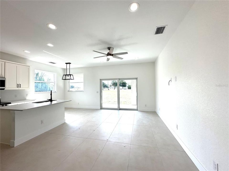 For Rent: $1,695 (3 beds, 2 baths, 1438 Square Feet)