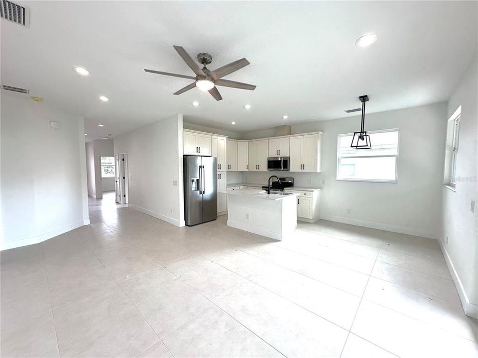 For Rent: $1,695 (3 beds, 2 baths, 1438 Square Feet)