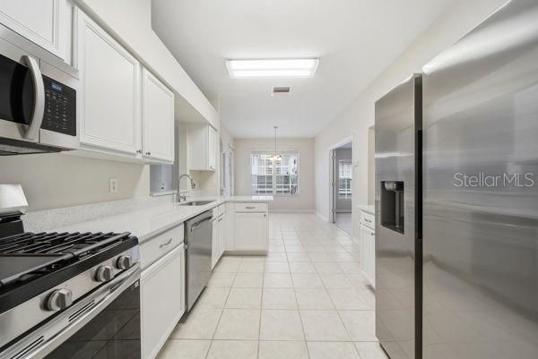 Activo con contrato: $329,999 (2 camas, 2 baños, 1659 Pies cuadrados)