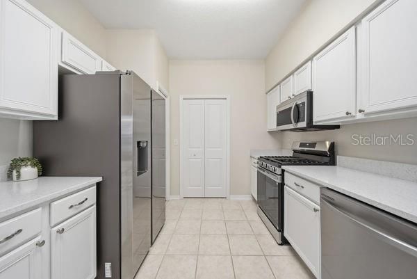 Activo con contrato: $329,999 (2 camas, 2 baños, 1659 Pies cuadrados)