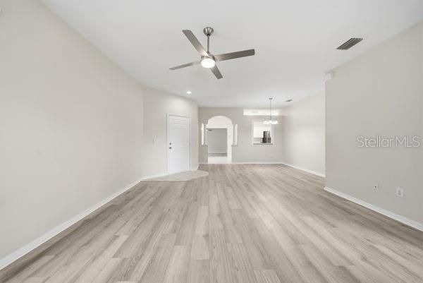 Activo con contrato: $329,999 (2 camas, 2 baños, 1659 Pies cuadrados)