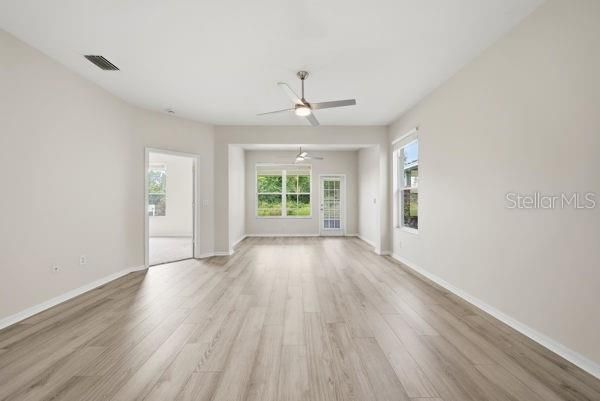 Activo con contrato: $329,999 (2 camas, 2 baños, 1659 Pies cuadrados)