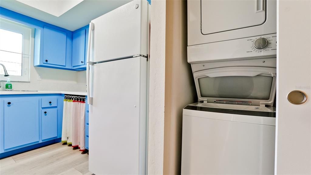 For Sale: $180,000 (1 beds, 1 baths, 812 Square Feet)