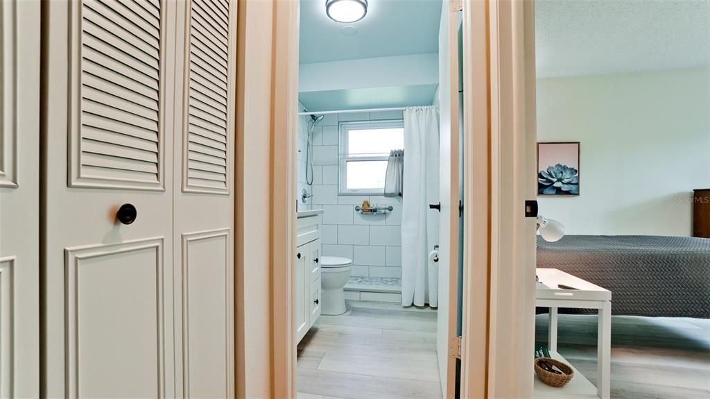 For Sale: $180,000 (1 beds, 1 baths, 812 Square Feet)