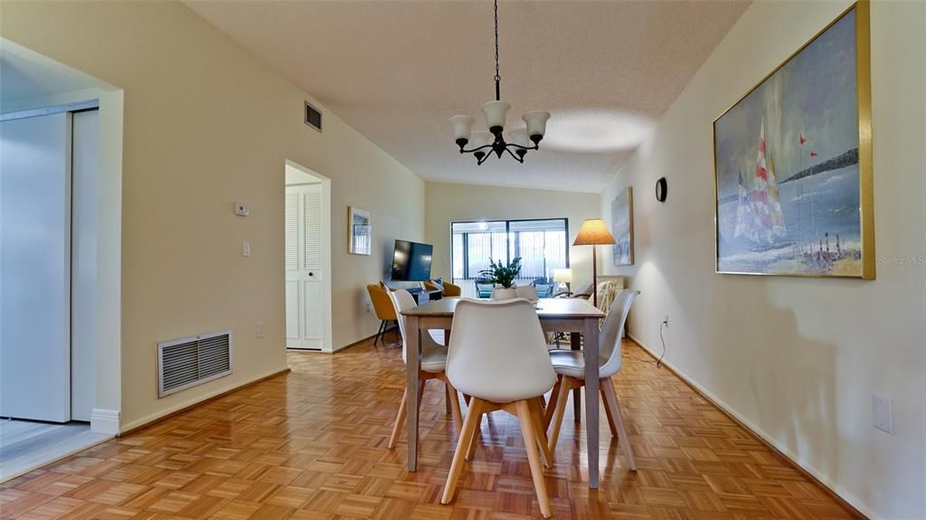 For Sale: $180,000 (1 beds, 1 baths, 812 Square Feet)