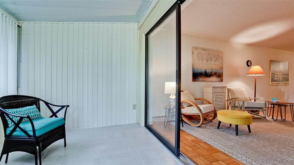 For Sale: $180,000 (1 beds, 1 baths, 812 Square Feet)