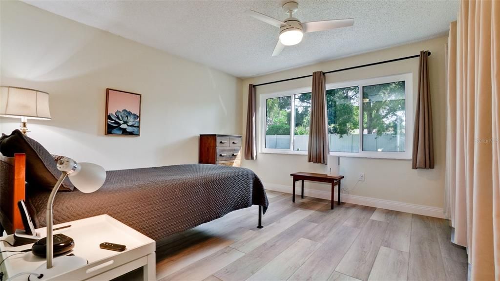 For Sale: $180,000 (1 beds, 1 baths, 812 Square Feet)