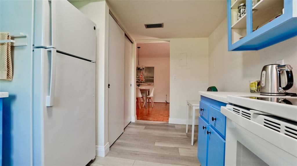 For Sale: $180,000 (1 beds, 1 baths, 812 Square Feet)