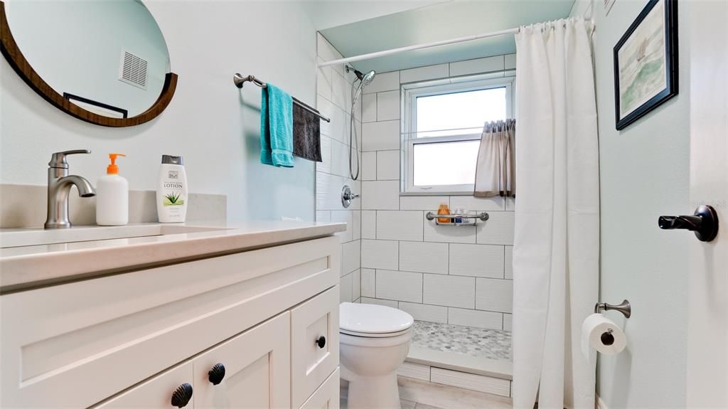 For Sale: $180,000 (1 beds, 1 baths, 812 Square Feet)